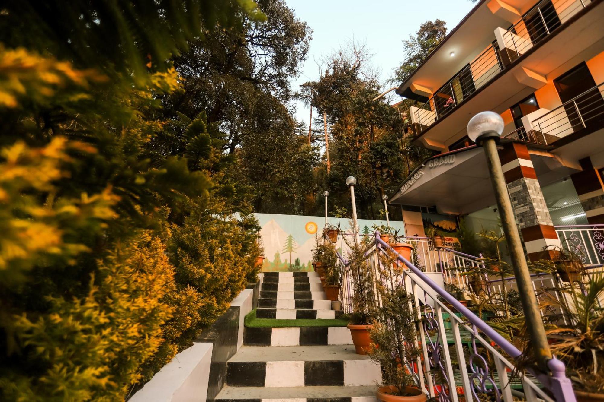 Hotel Mirage Grand McLeod Ganj Esterno foto